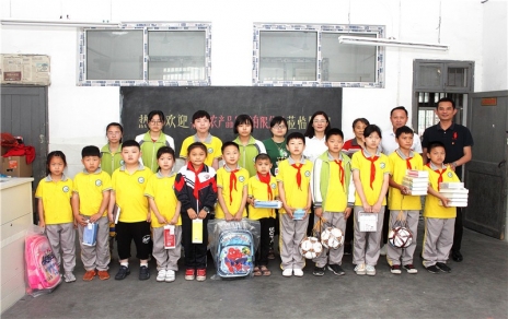 愛似水點點 溫情一片片，開展“六一”校園慰問