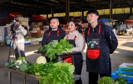 直播推廣本地菜，電視臺(tái)前來(lái)采風(fēng)