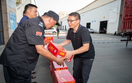 戰(zhàn)高溫、保供應(yīng)，嘉興市財(cái)貿(mào)工會(huì)主席陳云建慰問我司基層員工